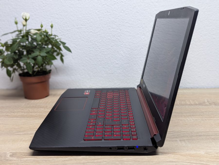Ноутбук Б/В Acer Nitro AN515-42, AMD Ryzen 5 Mobile 2500U, DDR4 16 GB, SSD 256GB + 1 TB, AMD Radeon Vega, 15.6" Full HD