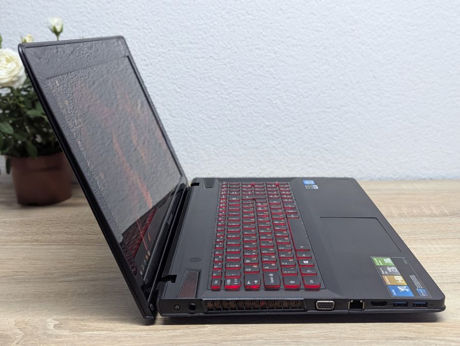 Ноутбук Б/В Lenovo IdeaPad Y500, Intel Core i5-3230M, DDR3 8 GB, SSD 128GB + HDD 500GB, NVIDIA GeForce GT 650M 2Gb, 15.6" Full HD