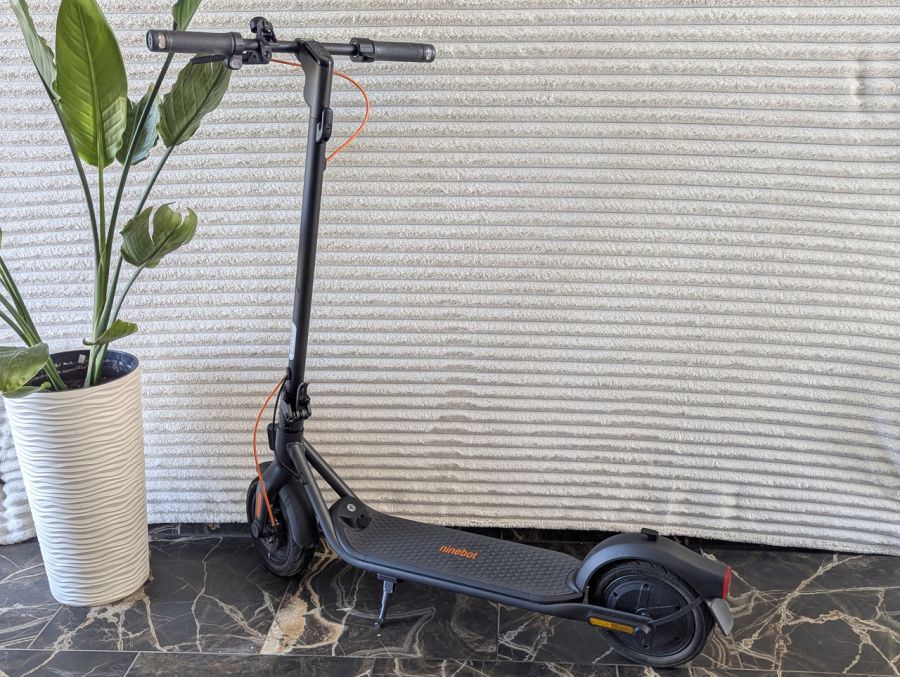 Б/В Електросамокат Segway Ninebot KickScooter F2 Plus (модель 051202E)