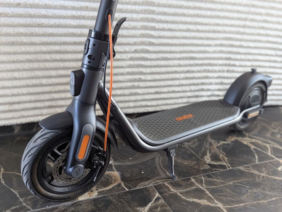 Б/В Електросамокат Segway Ninebot KickScooter F2 Plus (модель 051202E)
