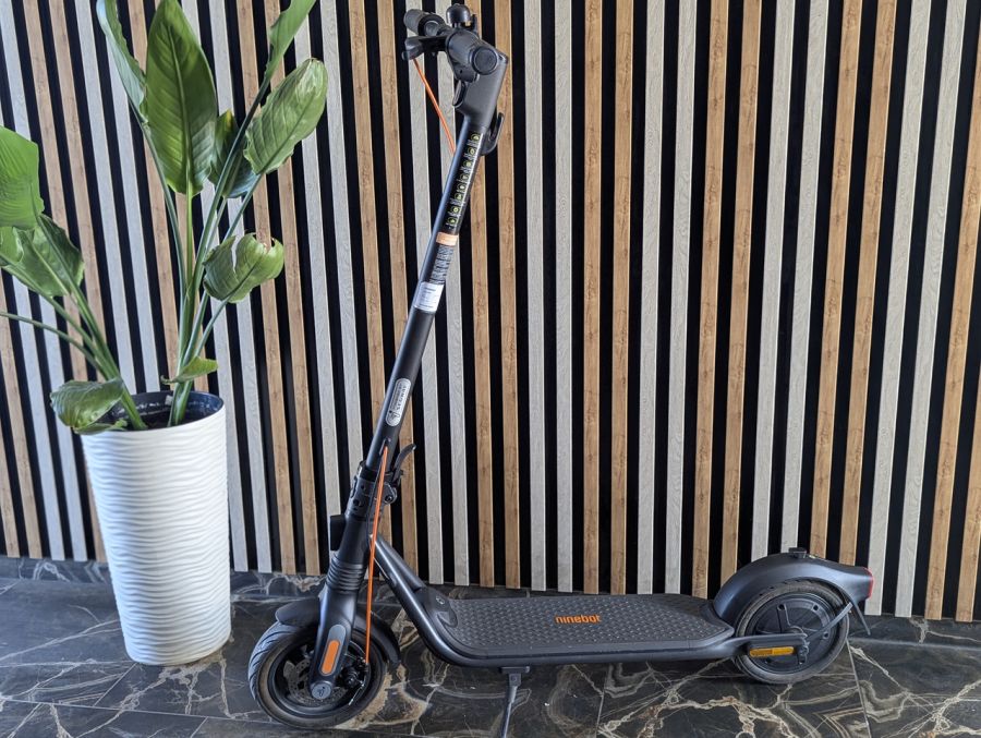 Б/В Електросамокат Segway Ninebot KickScooter F2 Plus (модель 051202E)