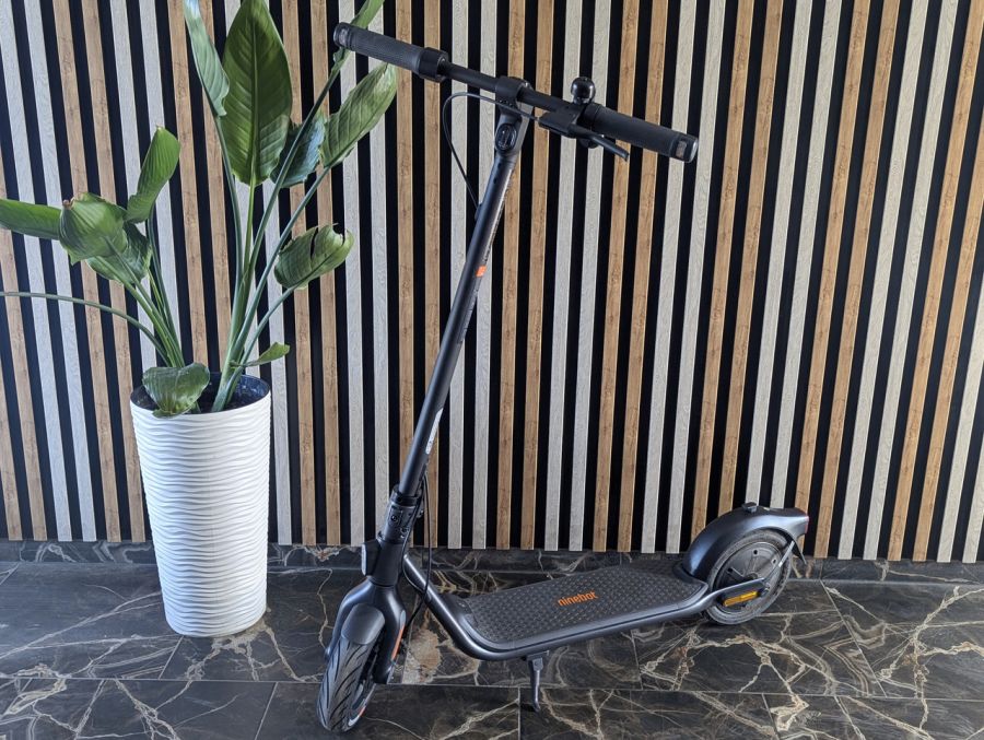 Б/В Електросамокат Segway Ninebot KickScooter F2 051201E
