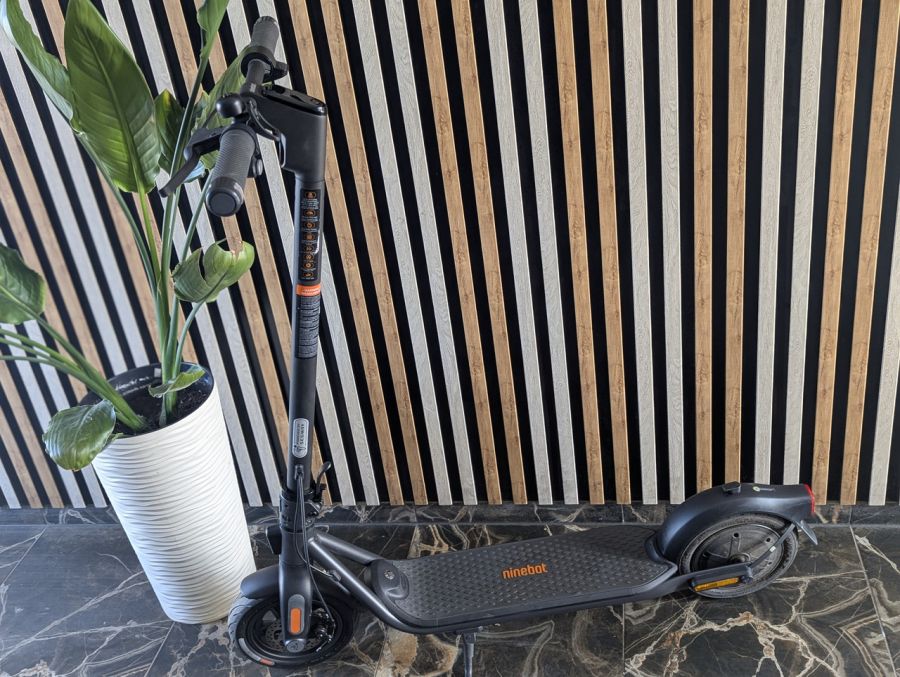 Б/В Електросамокат Segway Ninebot KickScooter F2 051201E