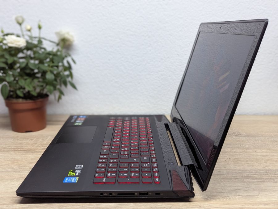 Ноутбук Б/В Lenovo IdeaPad Y50-70, Intel Core i7-4720HQ, DDR3 16 GB, SSD 360GB, NVIDIA GeForce GTX 960M 2Gb, 15.6" Full HD