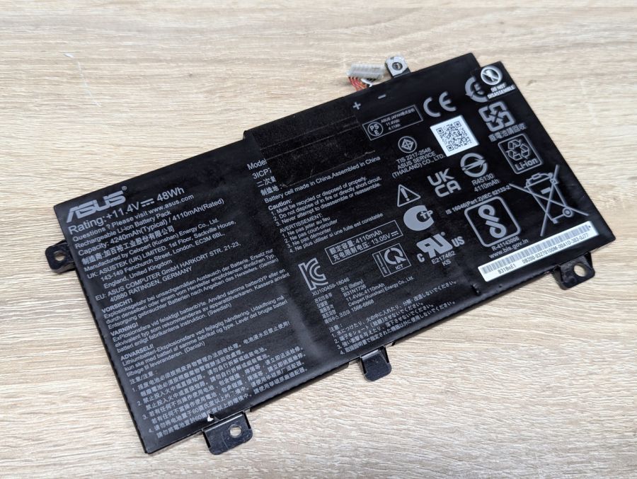 Б/В Оригінальна акумуляторна батарея Asus B31N1726