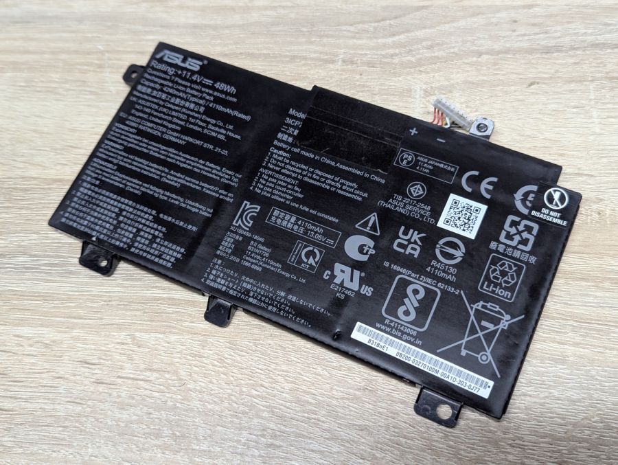 Б/В Оригінальна акумуляторна батарея Asus B31N1726