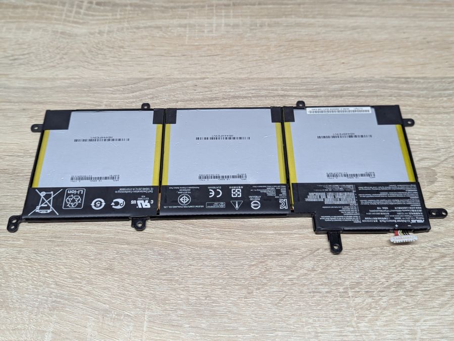 Б/В Оригінальна акумуляторна батарея Asus A31N1428 [ProductHub SKU A31N1428]
