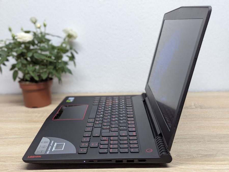 Ноутбук Б/В Lenovo Legion Y520-15IKBN, Intel Core i5-7300HQ, DDR4 16 GB, SSD 256GB + HDD 150GB, NVIDIA GeForce GTX 1050 2Gb, 15.6" Full HD