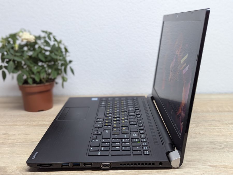 Ноутбук Б/В Toshiba Satellite Pro A50-E-1DD, Intel Core i5-8250U, DDR4 8 GB, SSD 128GB, 15.6" Full HD