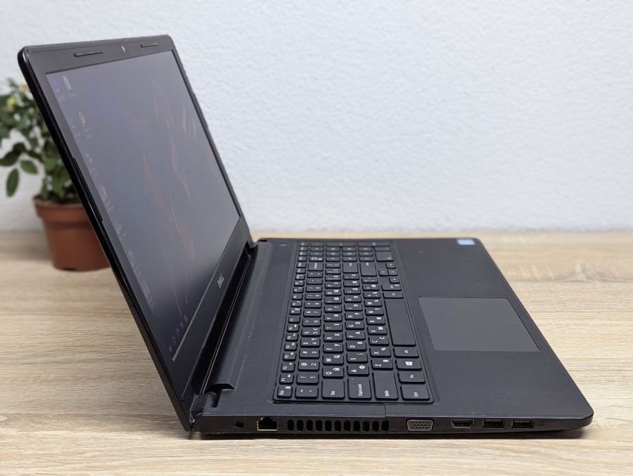 Уцінка! Ноутбук Б/В Dell Vostro 15-3568, Intel Core i5-7200U, DDR4 8 GB, SSD 128GB, 15.6" HD