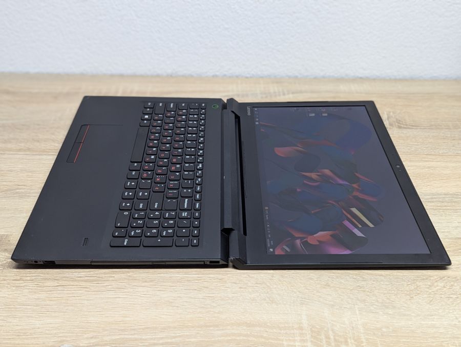 Уцінка! Ноутбук Б/В Lenovo V310-15IKB, Intel Core i3-6100U, DDR4 8 GB, SSD 128GB, 15.6" Full HD