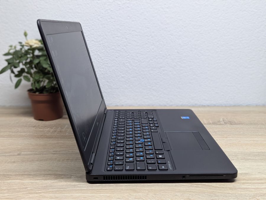 Ноутбук Б/В Dell Latitude E5550, Intel Core i5-5300U, DDR3 8 GB, SSD 128GB, NVIDIA GeForce 830M 2Gb, 15.6" Full HD