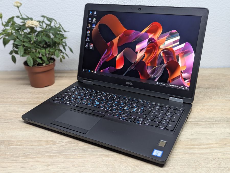 Уцінка! Ноутбук Б/В Dell Latitude E5570, Intel Core i5-6300U, DDR4 8 GB, SSD 128GB, 15.6" Full HD
