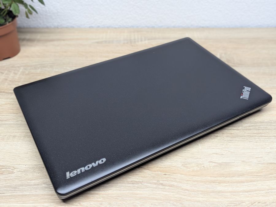 Ноутбук Б/В Lenovo Think Pad Edge E530, Intel Core i3-3120M, DDR3 8 GB, SSD 128GB, NVIDIA GeForce GT 610M 1Gb, 15.6"