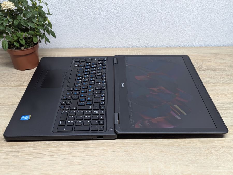 Уцінка! Ноутбук Б/В Dell Latitude E5550, Intel Core i5-5300U, DDR3 8 GB, SSD 128GB, 15.6" HD
