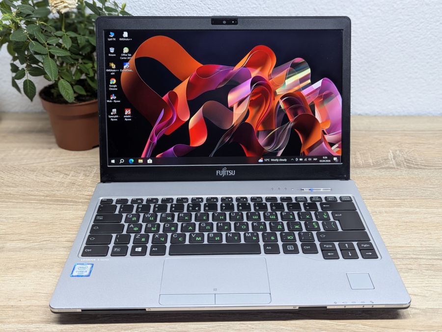 Ноутбук Б/В Fujitsu S936, Intel Core i5-6200U, DDR4 4 GB, SSD 256GB, 13" Full HD