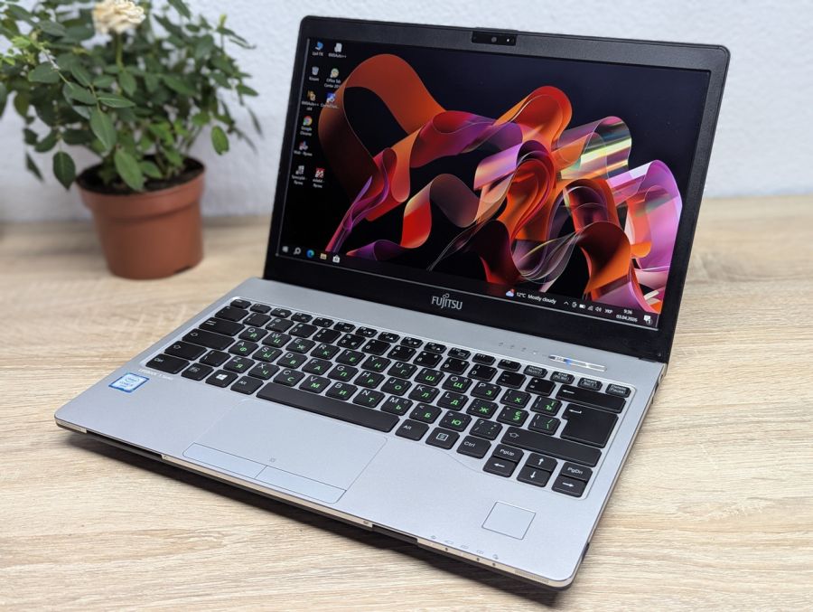Ноутбук Б/В Fujitsu S936, Intel Core i5-6200U, DDR4 4 GB, SSD 256GB, 13" Full HD