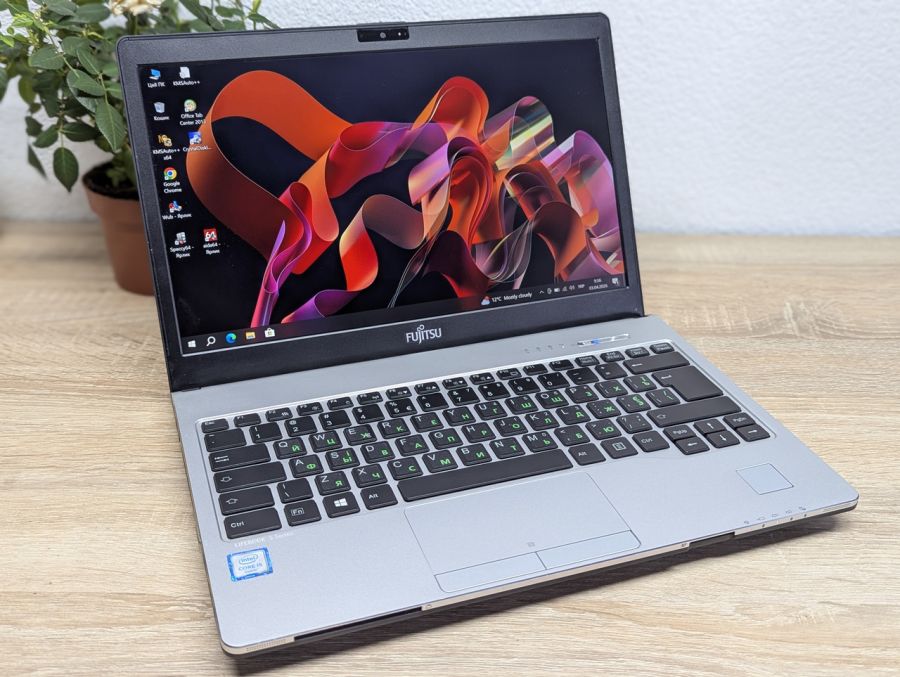 Ноутбук Б/В Fujitsu S936, Intel Core i5-6200U, DDR4 4 GB, SSD 256GB, 13" Full HD [ProductHub SKU F248]