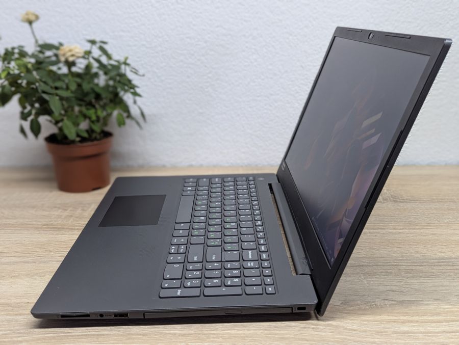 Ноутбук Б/В Lenovo V130-15IKB, Intel Core i5-7200U, DDR4 8 GB, SSD 128GB, 15.6" Full HD