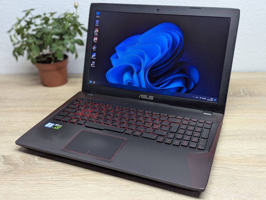 Ноутбук Б/В ASUS Strix GL553VE, Intel Core i7-7700HQ, DDR4 16 GB, SSD 256GB + HDD 320GB, NVIDIA GeForce GTX 1050 4Gb, 15.6" Full HD