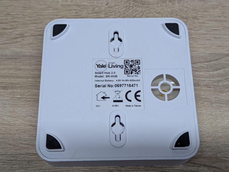 Б/В Центральний хаб системи розумного дому Yale Living Smart Hub 2.0 SR-HUB