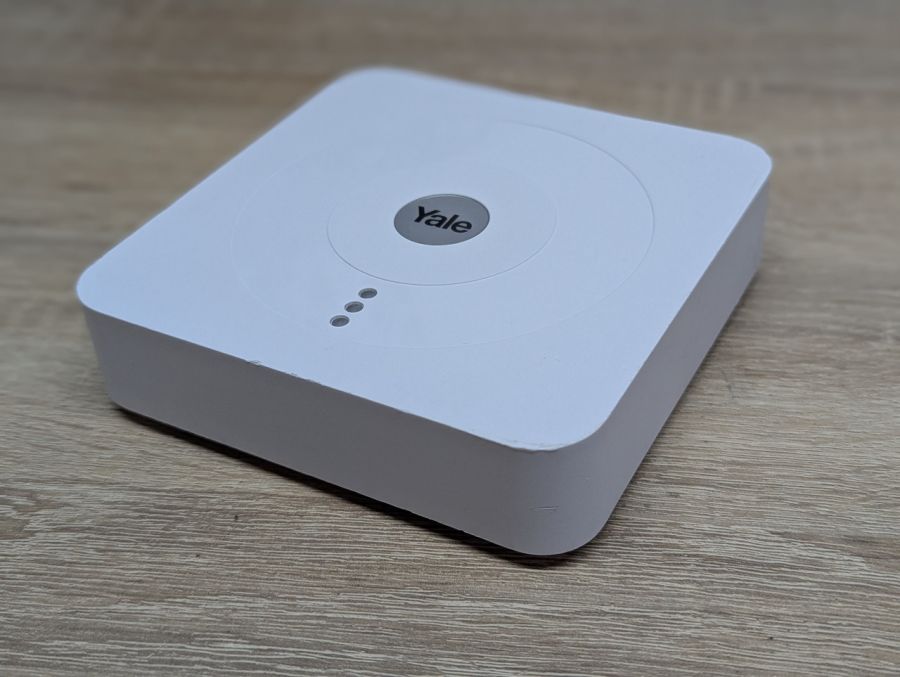 Б/В Центральний хаб системи розумного дому Yale Living Smart Hub 2.0 SR-HUB