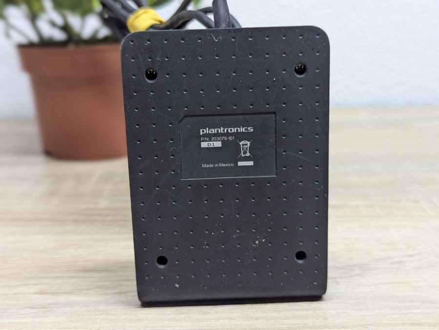 Б/В Док-станція для бездротової гарнітури Plantronics Voyager Focus UC B825 203079-101