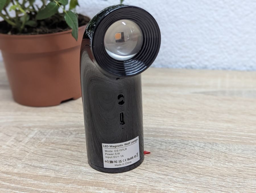 Новий Магнітний світлодіодний світильник Feallive DS157LR