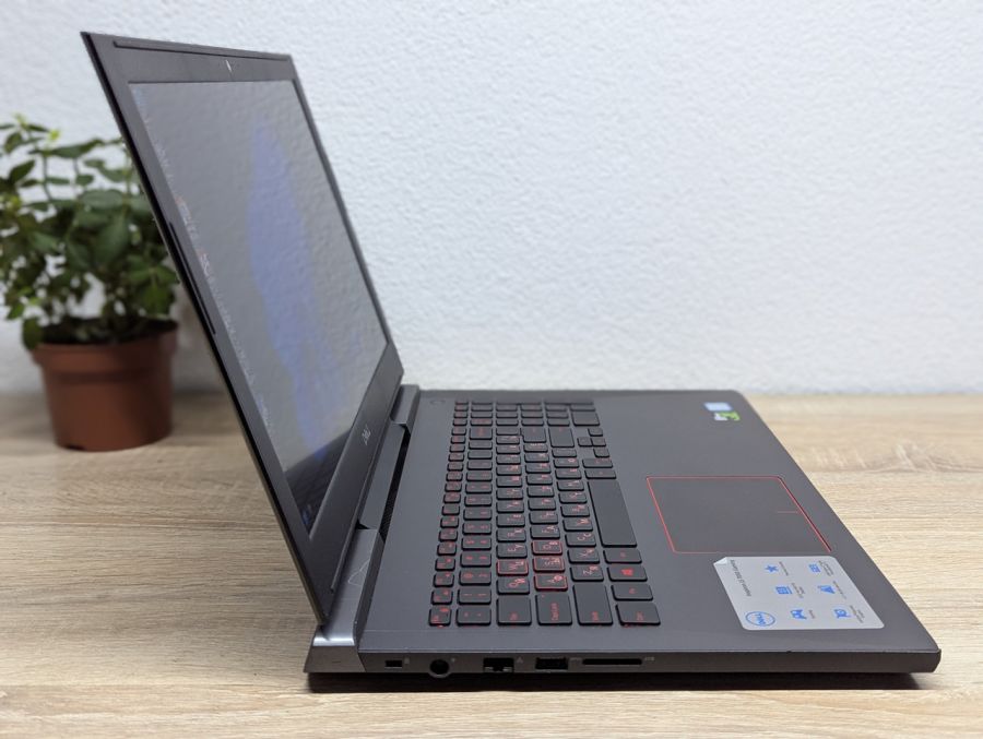 Ноутбук Б/В Dell Inspiron 15 7000 Gaming, Intel Core i7-7700HQ, DDR4 16 GB, SSD 500GB + HDD 1TB, NVIDIA GeForce GTX 1060 6Gb, 15.6" 4K
