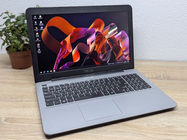 Ноутбук Б/В ASUS R556L, Intel Core i5-5200U, DDR3 12 GB, SSD 256GB, NVIDIA GeForce 940M 2Gb, 15.6" Full HD