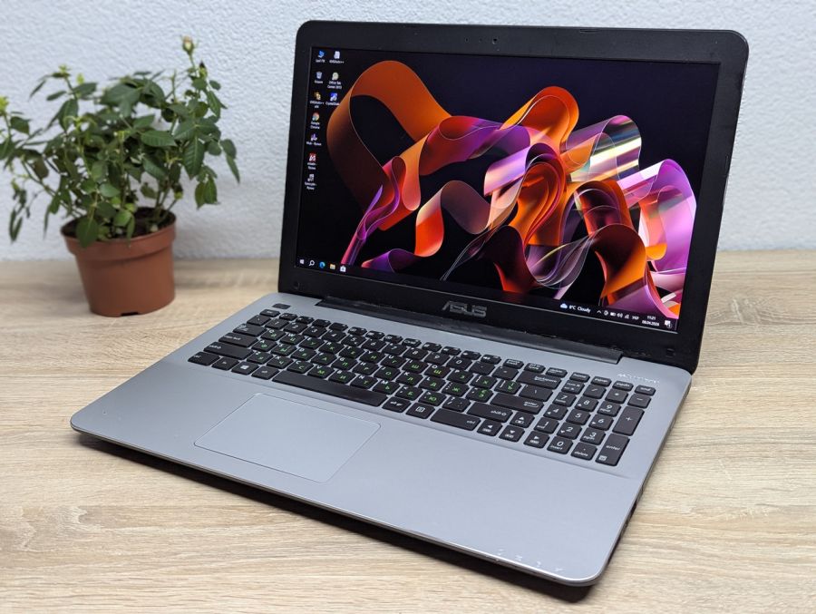 Ноутбук Б/В ASUS R556L, Intel Core i5-5200U, DDR3 12 GB, SSD 256GB, NVIDIA GeForce 940M 2Gb, 15.6" Full HD