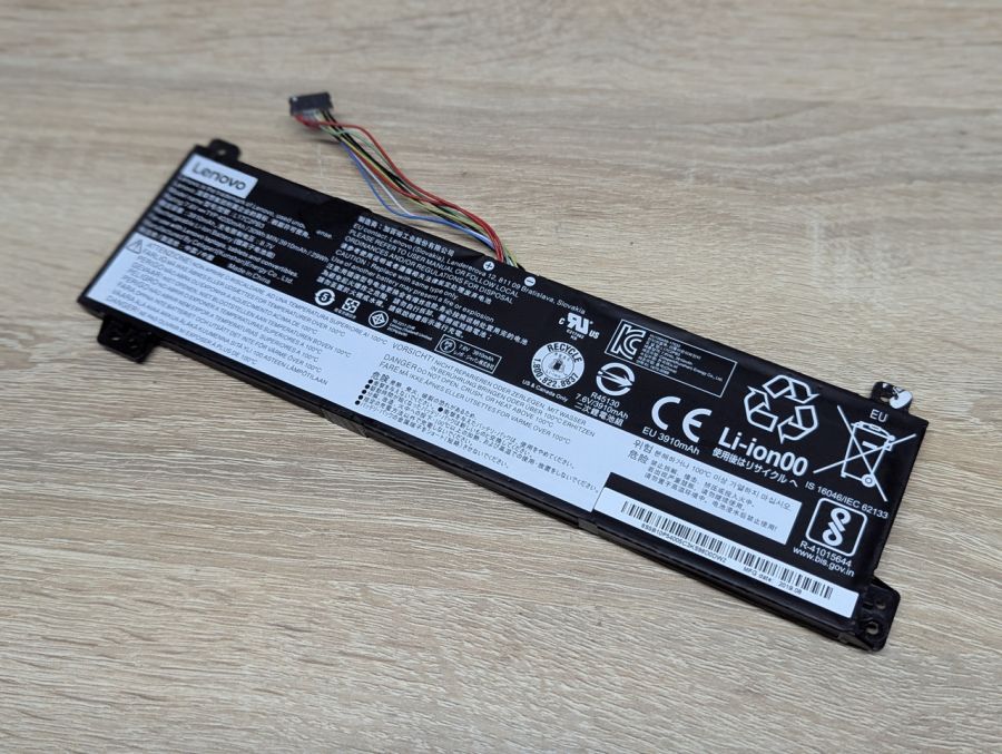 Б/В Оригінальна акумуляторна батарея Lenovo L17C2PB3