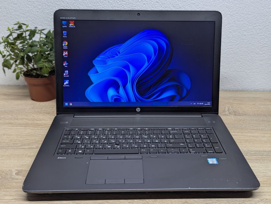 Ноутбук Б/В HP ZBook 17 G3, Intel Core i7-6820HQ, DDR4 32 GB, SSD 512GB + SSD 512GB, NVIDIA Quadro M3000M 4Gb, 17.3"