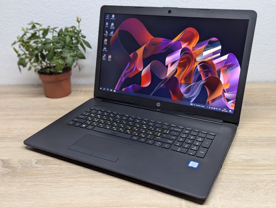 Ноутбук Б/В HP Laptop 17, Intel Core i3-8130U, DDR4 8 GB, SSD 256GB, 17.3" UHD