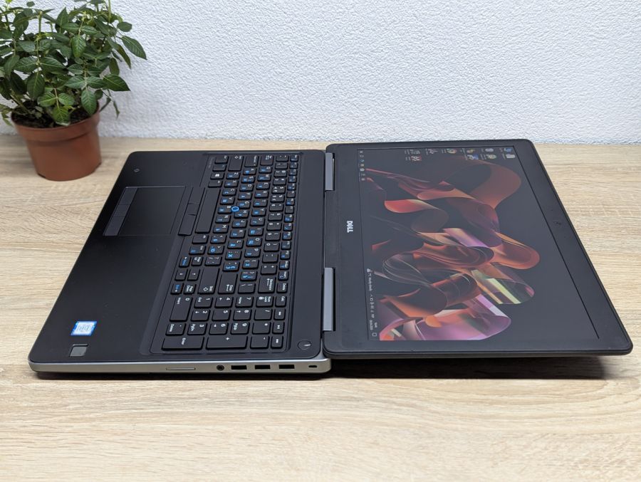 Ноутбук Б/В Dell Precision 7520, Intel Core i7-7820HQ, DDR4 32 GB, SSD 500GB + HDD 1TB, NVIDIA Quadro M2200 4Gb, 15.6" Full HD