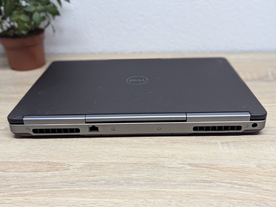 Ноутбук Б/В Dell Precision 7520, Intel Core i7-7820HQ, DDR4 32 GB, SSD 500GB + HDD 1TB, NVIDIA Quadro M2200 4Gb, 15.6" Full HD