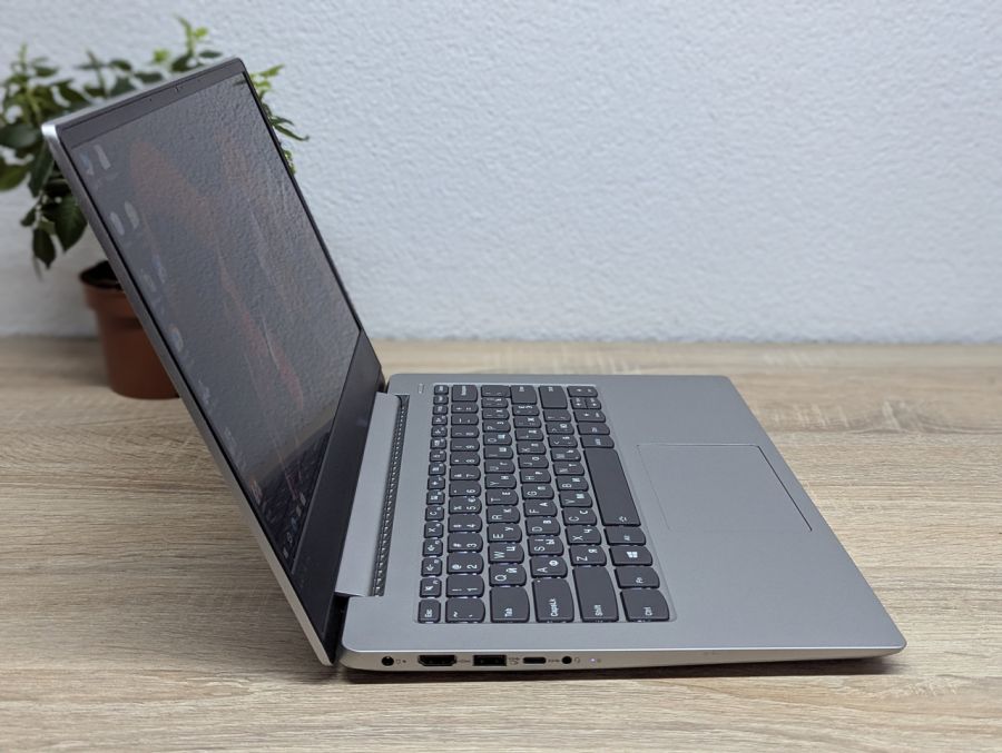 Ноутбук Б/В Lenovo IdeaPad 330S-14IKB, Intel Core i3-8130U, DDR4 12 GB, SSD 256GB, 14" Full HD