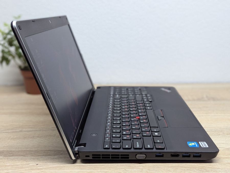 Ноутбук Б/В Lenovo Think Pad Edge E530, Intel Core i3-3120M, DDR3 8 GB, HDD 500GB, NVIDIA GeForce GT 610M 1Gb, 15.6"