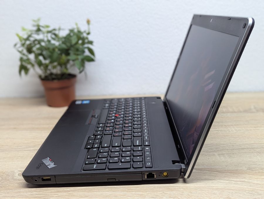 Ноутбук Б/В Lenovo Think Pad Edge E530, Intel Core i3-3120M, DDR3 8 GB, HDD 500GB, NVIDIA GeForce GT 610M 1Gb, 15.6"