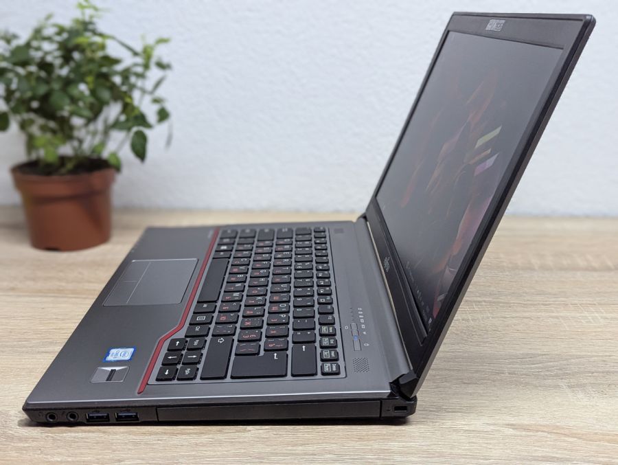 Ноутбук Б/В Fujitsu LifeBook E746, Intel Core i5-6200U, DDR4 8 GB, SSD 128GB, 14" Full HD