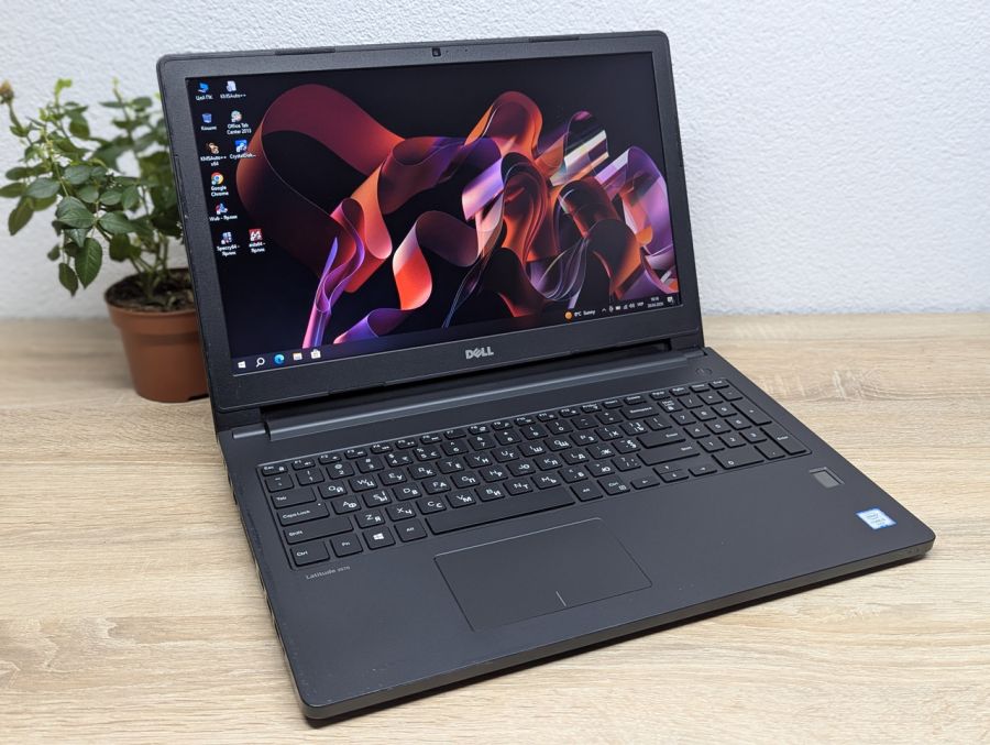 Ноутбук Б/В Dell Latitude 3570, Intel Core i5-6200U, DDR3 8 GB, SSD 128GB, 15.6" HD