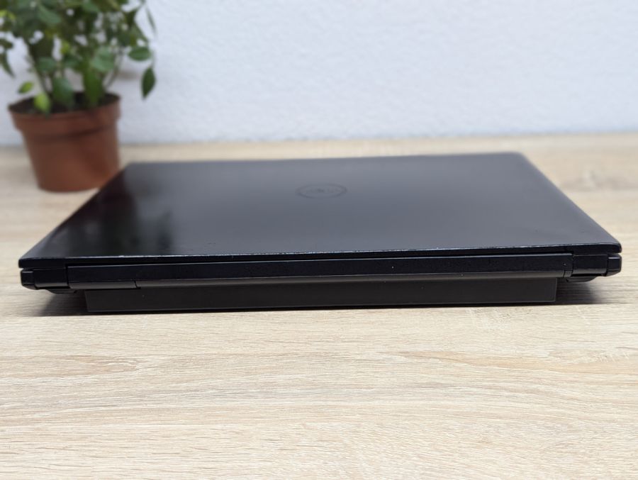 Ноутбук Б/В Dell Latitude 3570, Intel Core i5-6200U, DDR3 8 GB, SSD 128GB, 15.6" HD