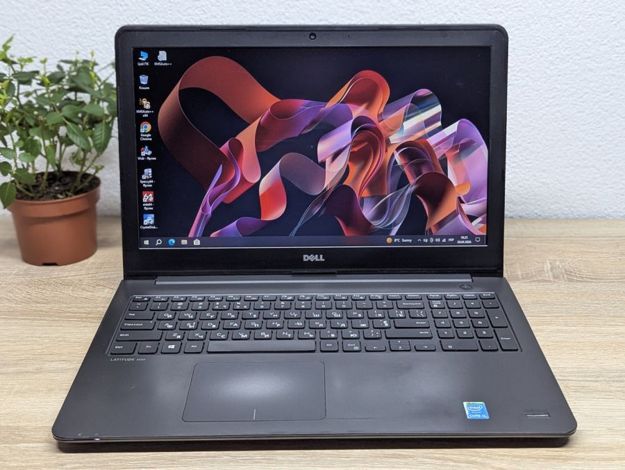 Ноутбук Б/В Dell Latitude 3550, Intel Core i5-5200U, DDR3 8 GB, SSD 128GB, 15.6" HD