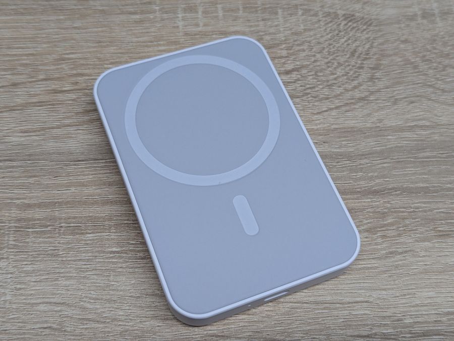 Новий Зарядний пристрій з магнітним кріпленням MagSafe
