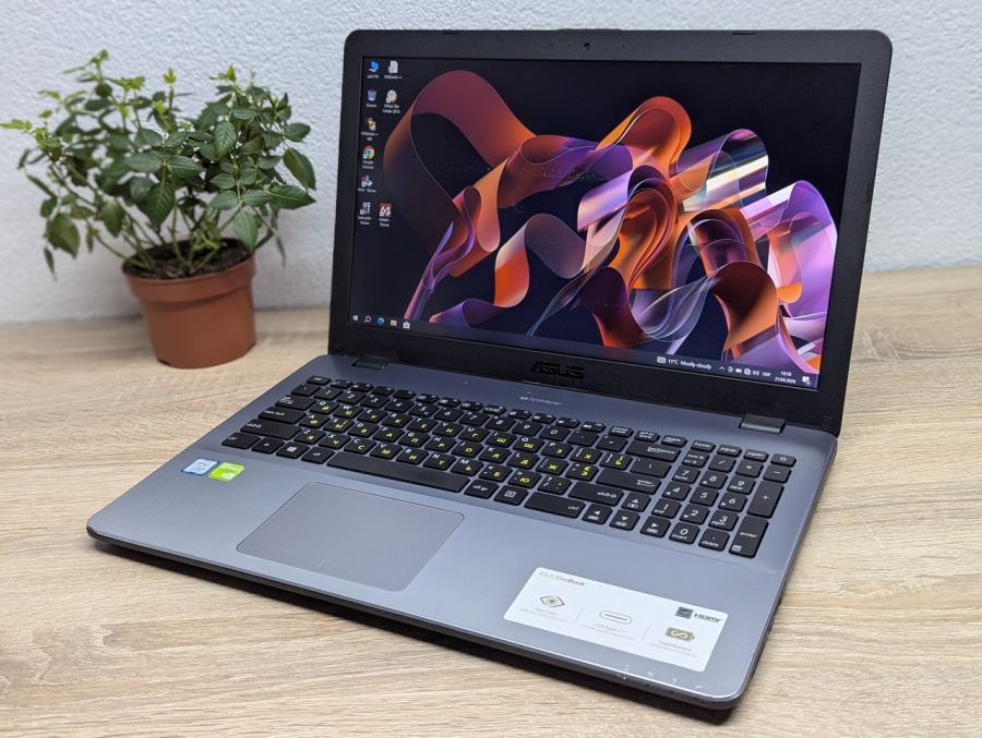 Ноутбук Б/В ASUS Vivobook X542U, Intel Core i5-8250U, DDR4 16 GB, SSD 256GB, NVIDIA GeForce MX150 4Gb, 15.6" Full HD