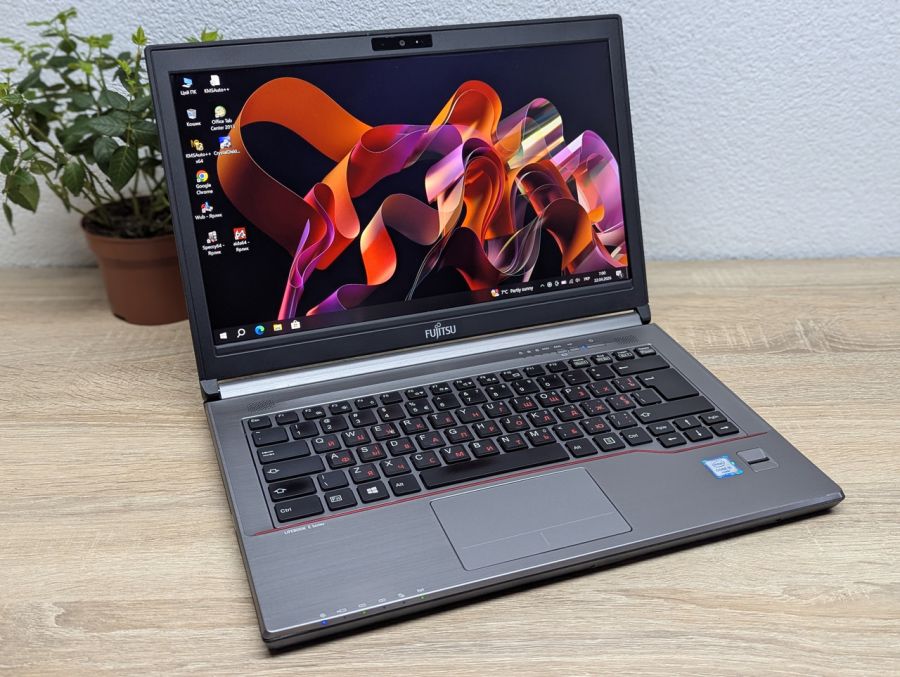 Ноутбук Б/В Fujitsu E746, Intel Core i5-6300U, DDR4 8 GB, SSD 128GB, 14" Full HD