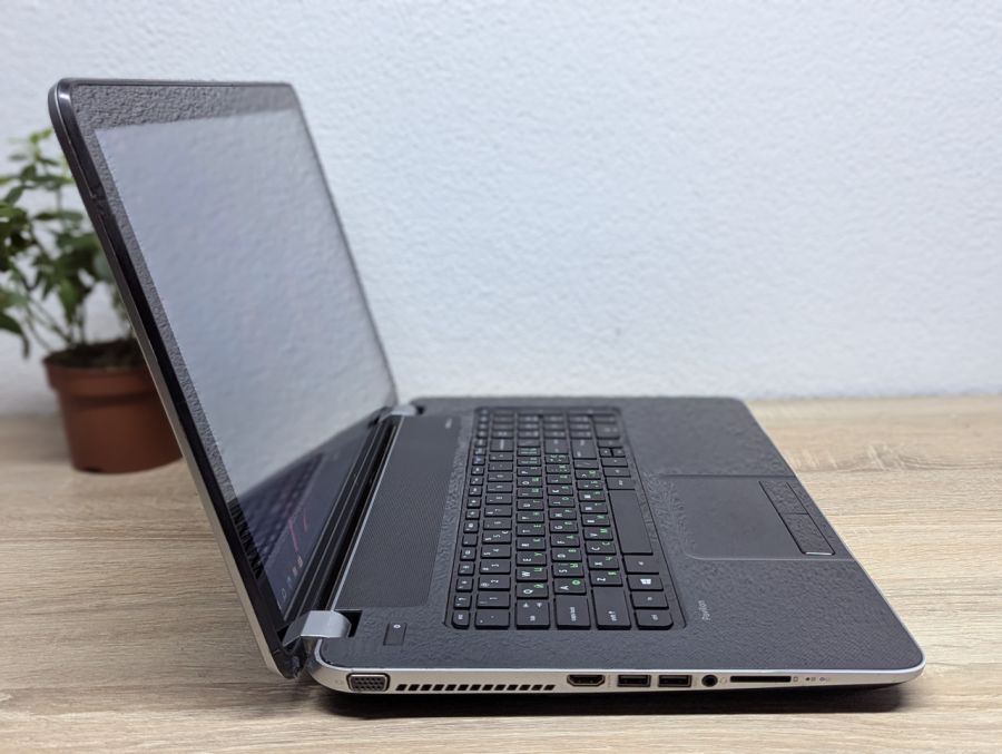 Ноутбук Б/В HP Pavilion 17, AMD A8-4500M, DDR3 8 GB, SSD 128GB, AMD Radeon HD 7640G, 17" HD Сенсор