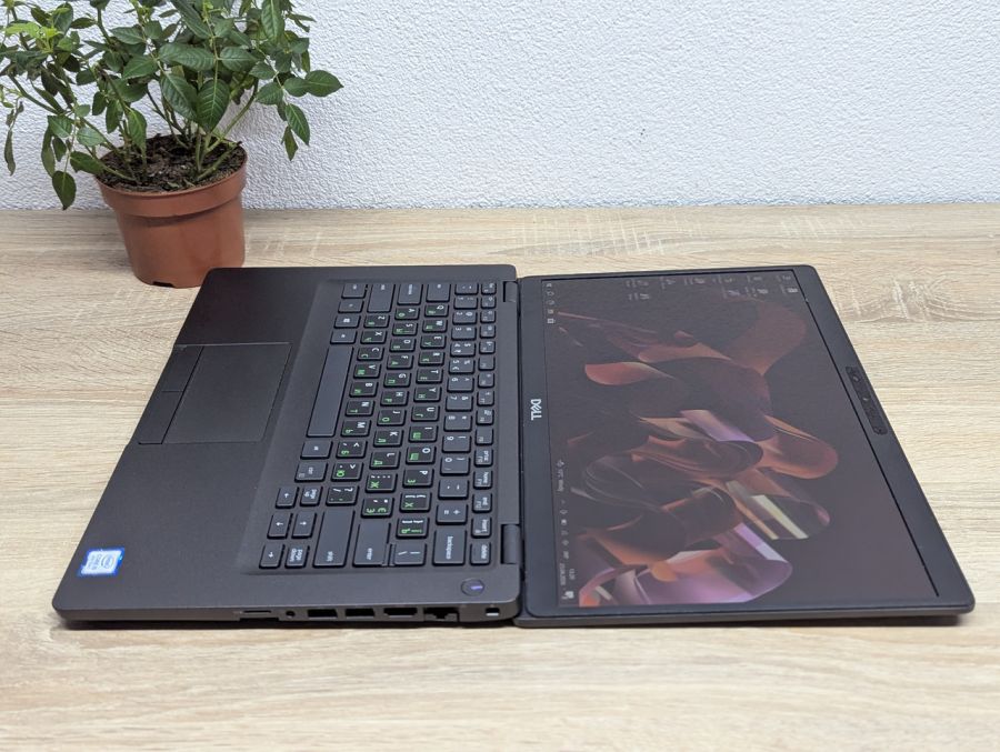 Ноутбук Б/В Dell Latitude 5400, Intel Core i5-8265U, DDR4 16 GB, SSD 256GB, 14" Full HD Сенсор