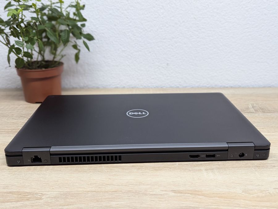 Ноутбук Б/В Dell Latitude 5580, Intel Core i5-6300U, DDR4 8 GB, SSD 256GB, 15.6" Full HD