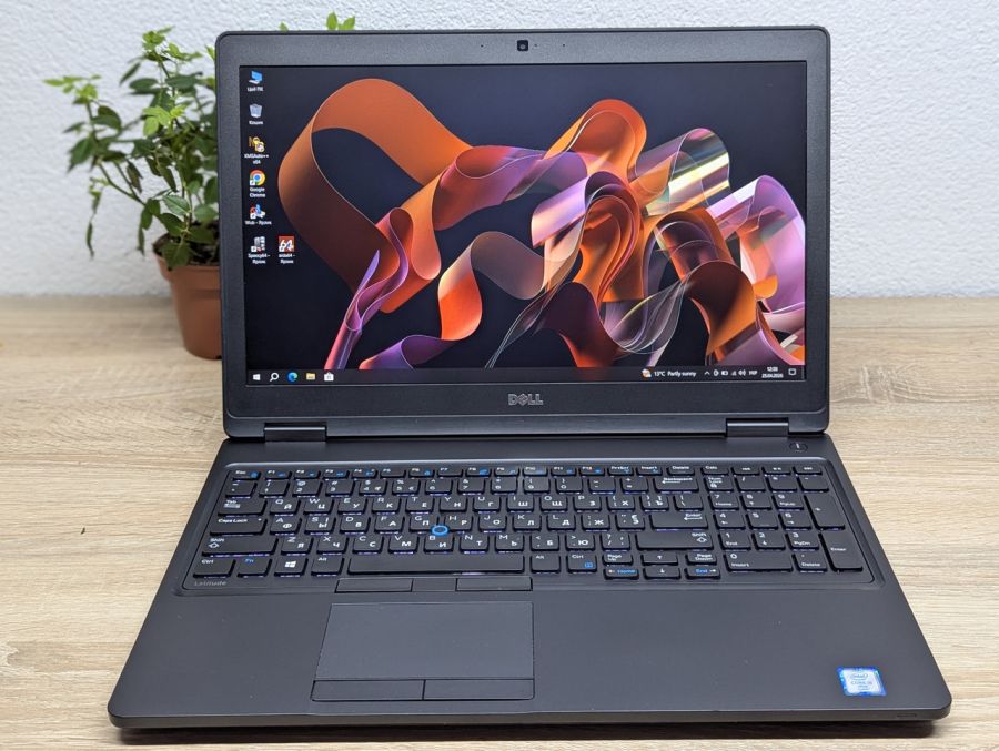 Ноутбук Б/В Dell Latitude 5580, Intel Core i5-6300U, DDR4 8 GB, SSD 256GB, 15.6" Full HD